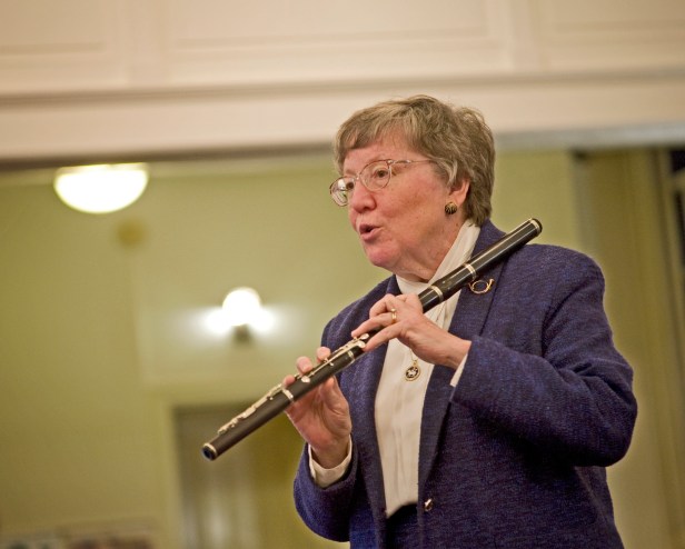 Collegium Musicum-Nola Knouse flute demo1_4